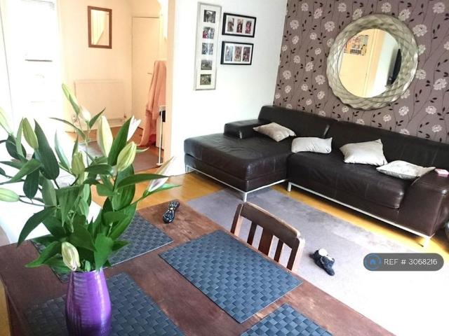 4 bedroom terraced house to rent