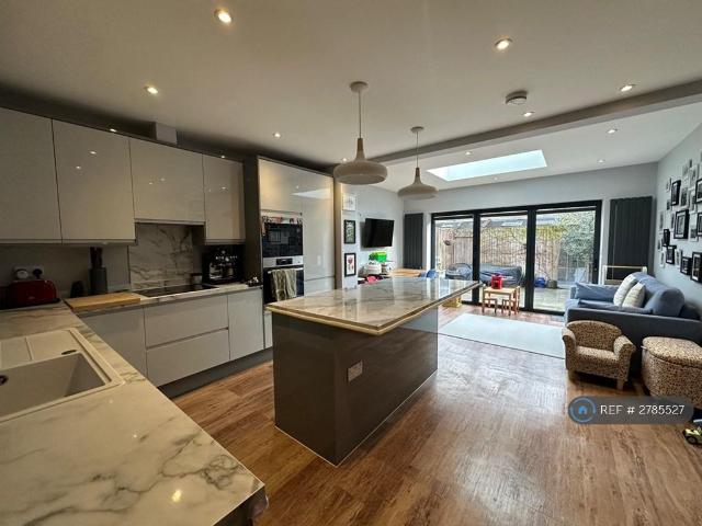 4 bedroom terraced house to rent