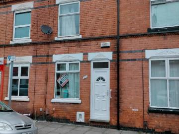 4 bedroom terraced house to rent