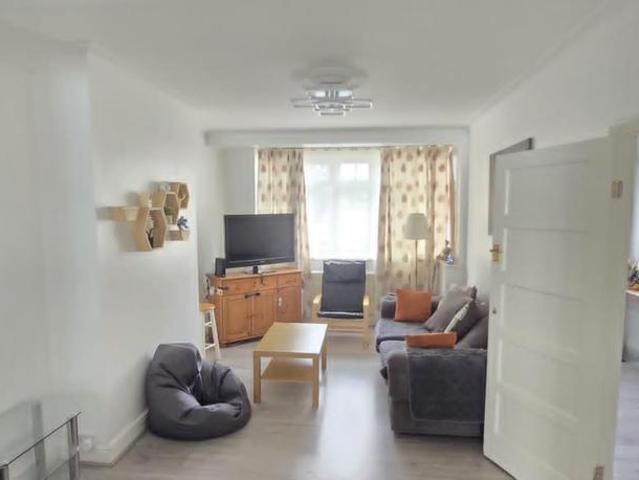 4 bedroom terraced house to rent
