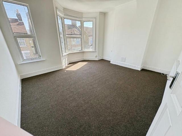 4 bedroom terraced house to rent
