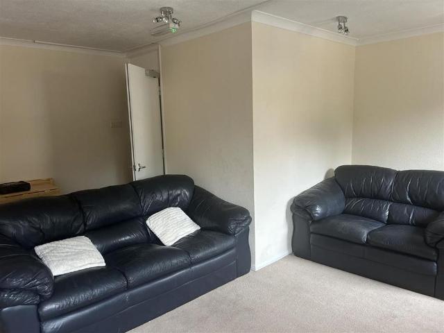 4 bedroom terraced house to rent