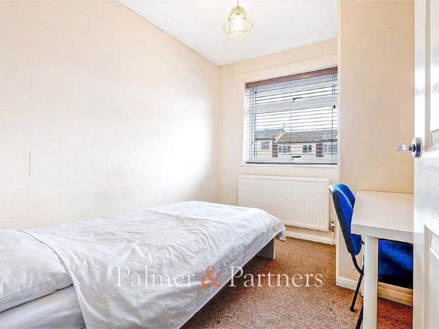 4 bedroom terraced house to rent