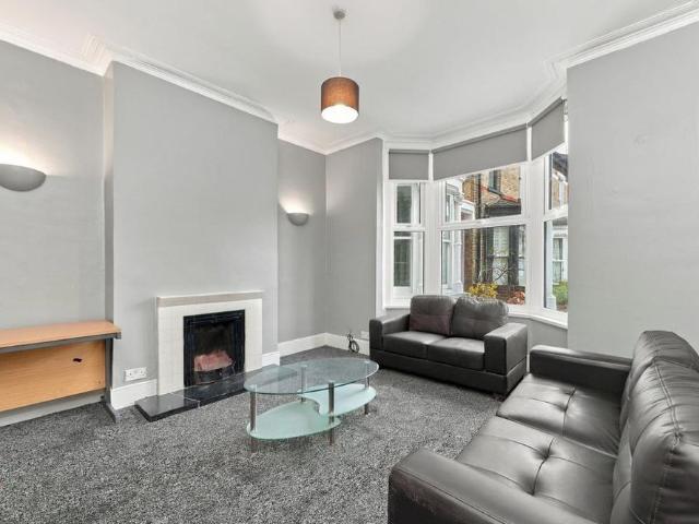 4 bedroom terraced house to rent