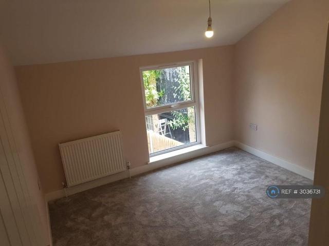 4 bedroom terraced house to rent