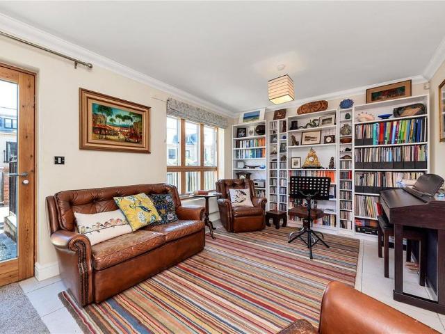 4 bedroom terraced house to rent