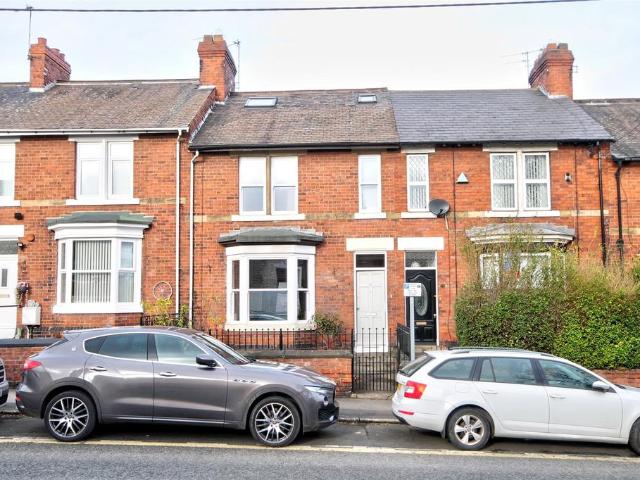 4 bedroom terraced house to rent