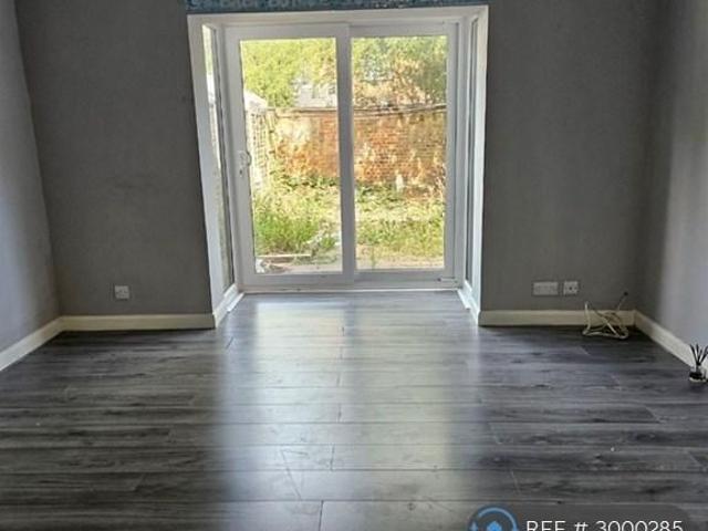 4 bedroom terraced house to rent