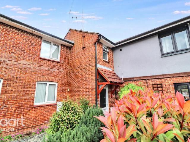 4 bedroom terraced house to rent