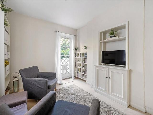 4 bedroom terraced house to rent