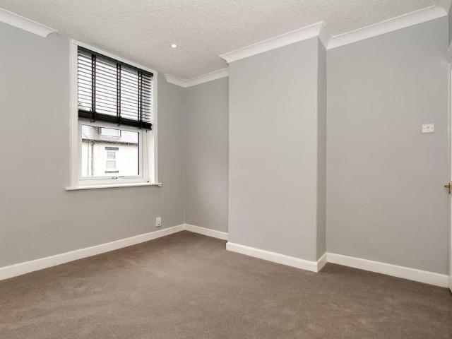 4 bedroom terraced house to rent