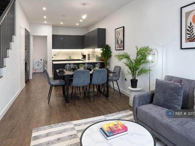 4 bedroom terraced house to rent