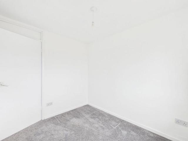 4 bedroom terraced house to rent