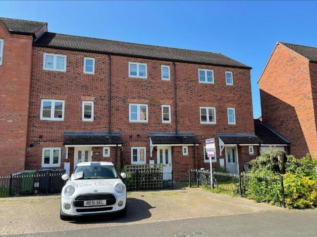 4 bedroom terraced house to rent