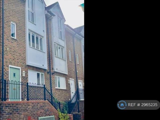 4 bedroom terraced house to rent