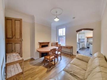 4 bedroom terraced house to rent