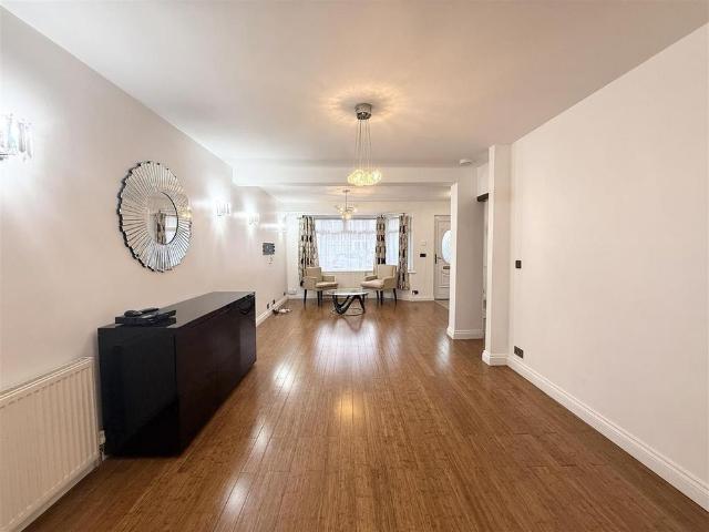 4 bedroom terraced house to rent