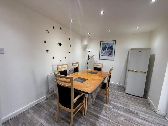 4 bedroom terraced house to rent