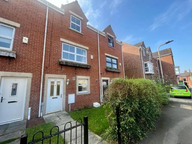 4 bedroom terraced house to rent