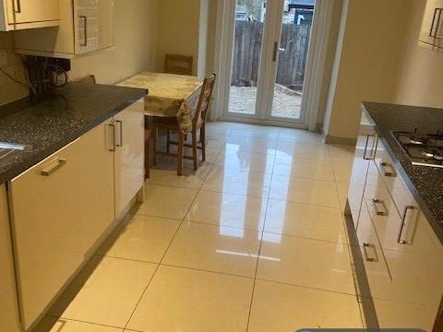 4 bedroom terraced house to rent