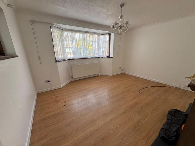 4 bedroom terraced house to rent