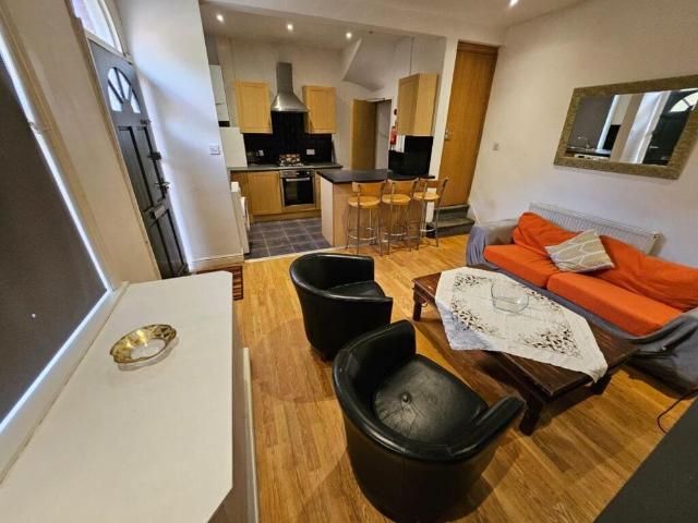 4 bedroom terraced house to rent