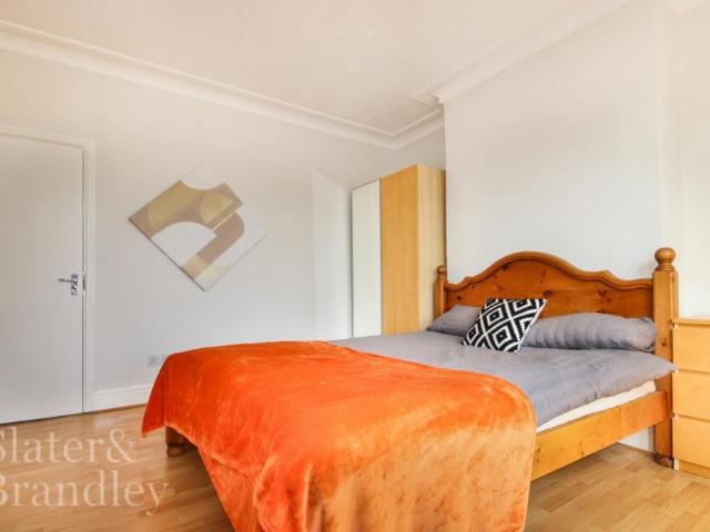 4 bedroom terraced house to rent