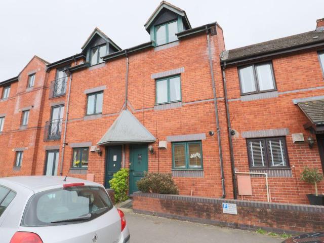 4 bedroom terraced house to rent