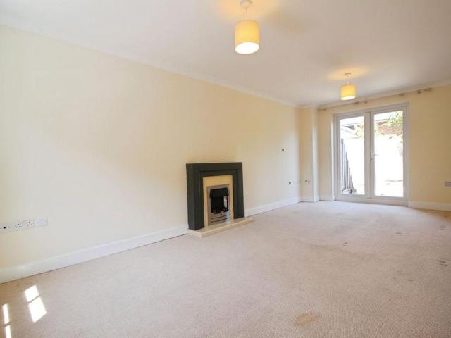 4 bedroom terraced house to rent