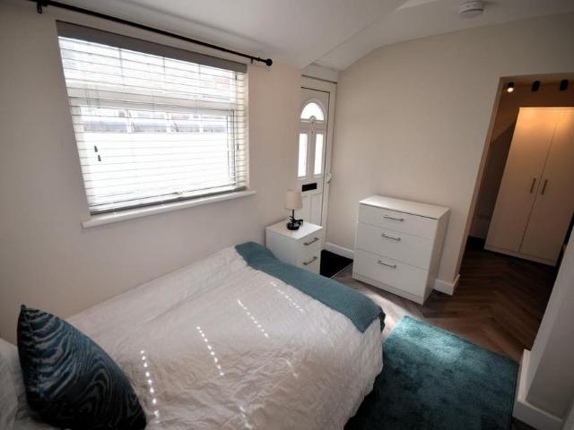 4 bedroom terraced house to rent