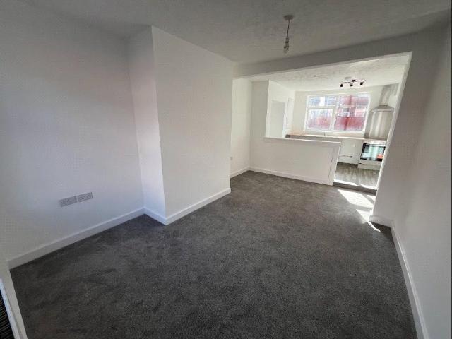 4 bedroom terraced house to rent