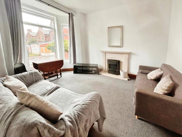 4 bedroom terraced house to rent