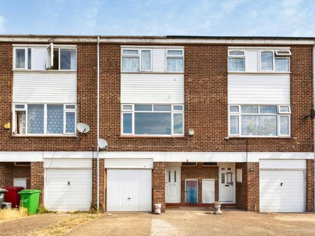 4 bedroom terraced house to rent