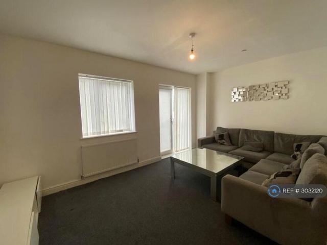 4 bedroom terraced house to rent