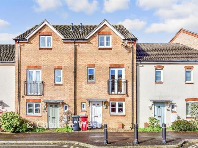4 bedroom terraced house to rent