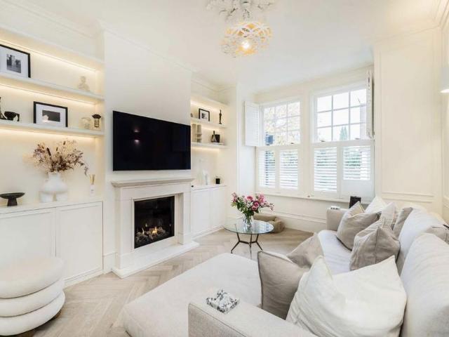 4 bedroom terraced house to rent