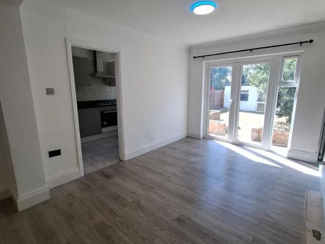 4 bedroom terraced house to rent