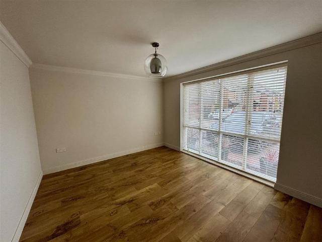 4 bedroom terraced house to rent