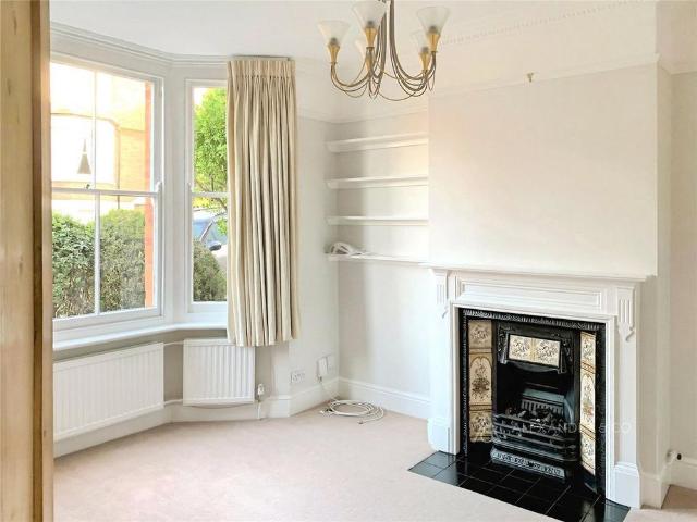 4 bedroom terraced house to rent