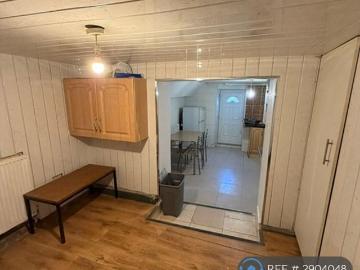 4 bedroom terraced house to rent