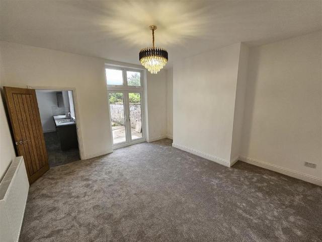 4 bedroom terraced house to rent