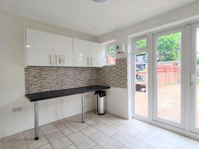 4 bedroom terraced house to rent