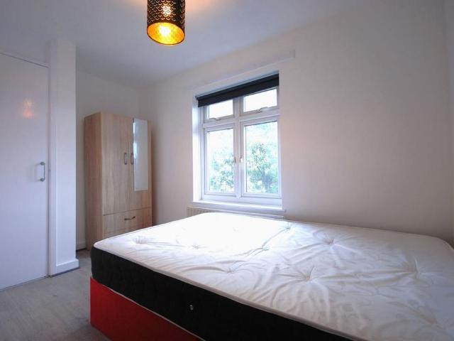 4 bedroom terraced house to rent