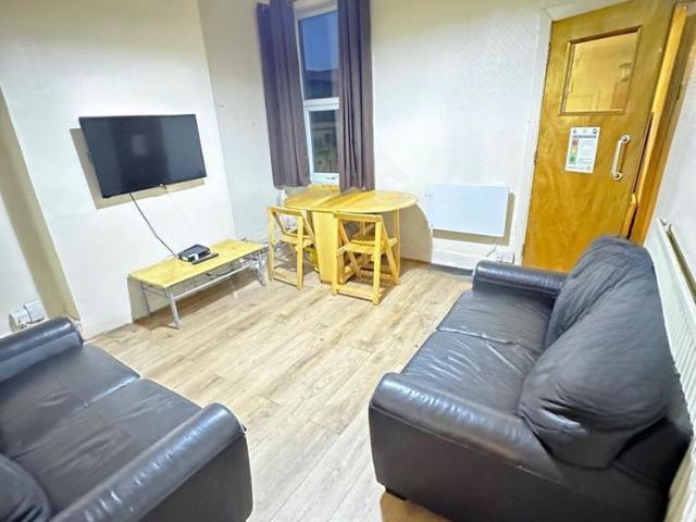4 bedroom terraced house to rent