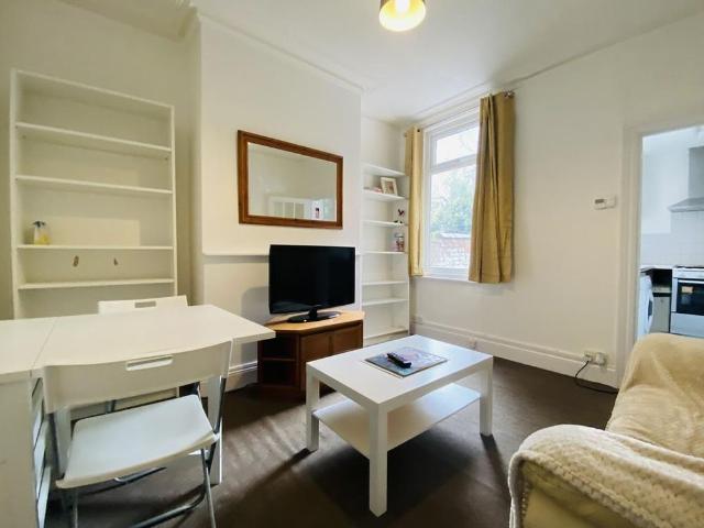 4 bedroom terraced house to rent