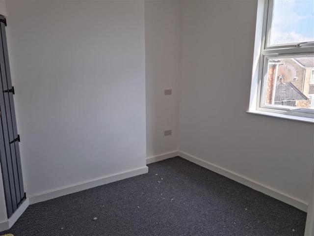 4 bedroom terraced house to rent