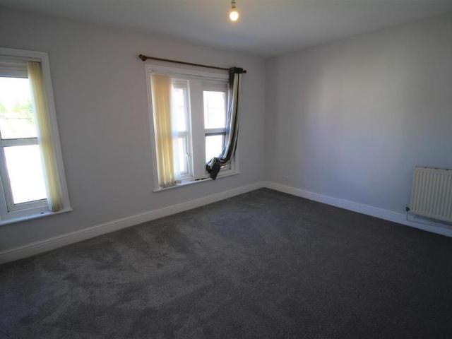 4 bedroom terraced house to rent