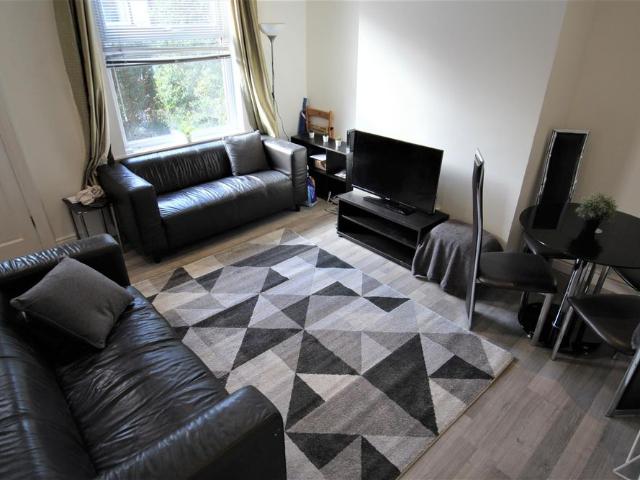 4 bedroom terraced house to rent