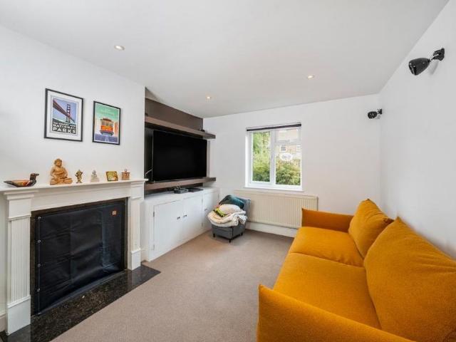 4 bedroom terraced house to rent