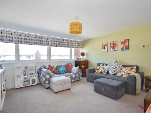 4 bedroom terraced house to rent